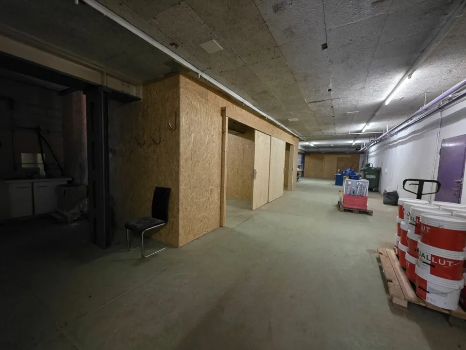 IN AFFITTO - Grande Deposito/Laboratorio di 360 m² - Ideale per Attività Artigianale o Magazzinaggio