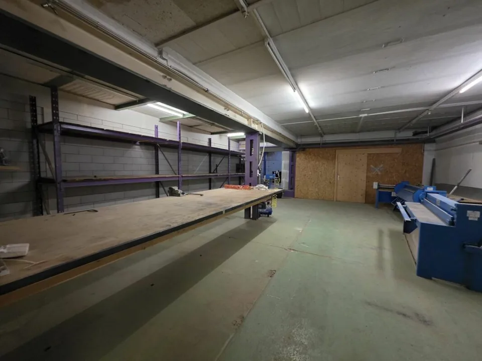IN AFFITTO - Grande Deposito/Laboratorio di 360 m² - Ideale per Attività Artigianale o Magazzinaggio