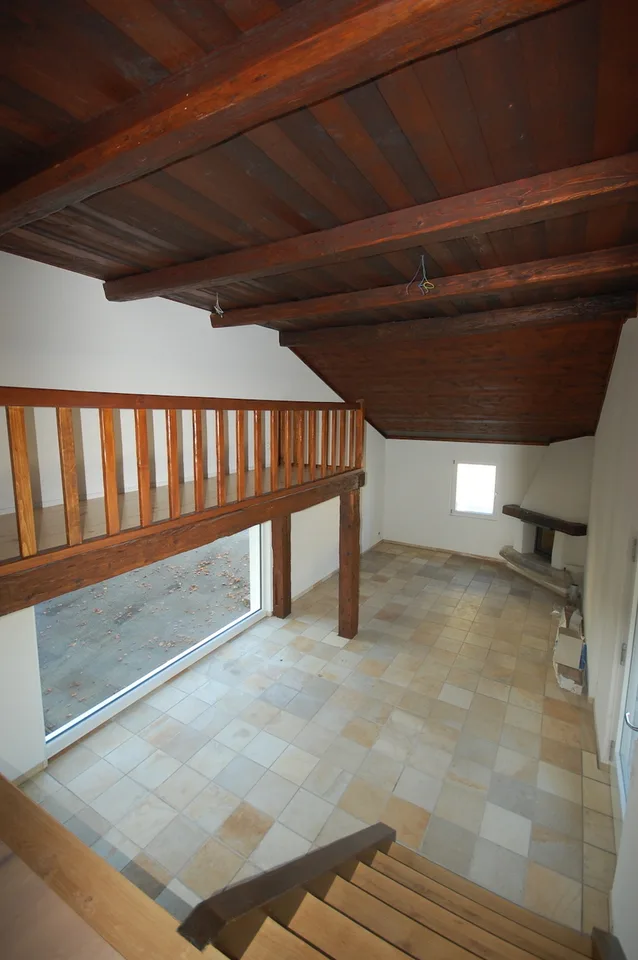 Superbe appartement de 4 pièces dans une ancienne ferme à Develier, disponible dès le 1er octobre.