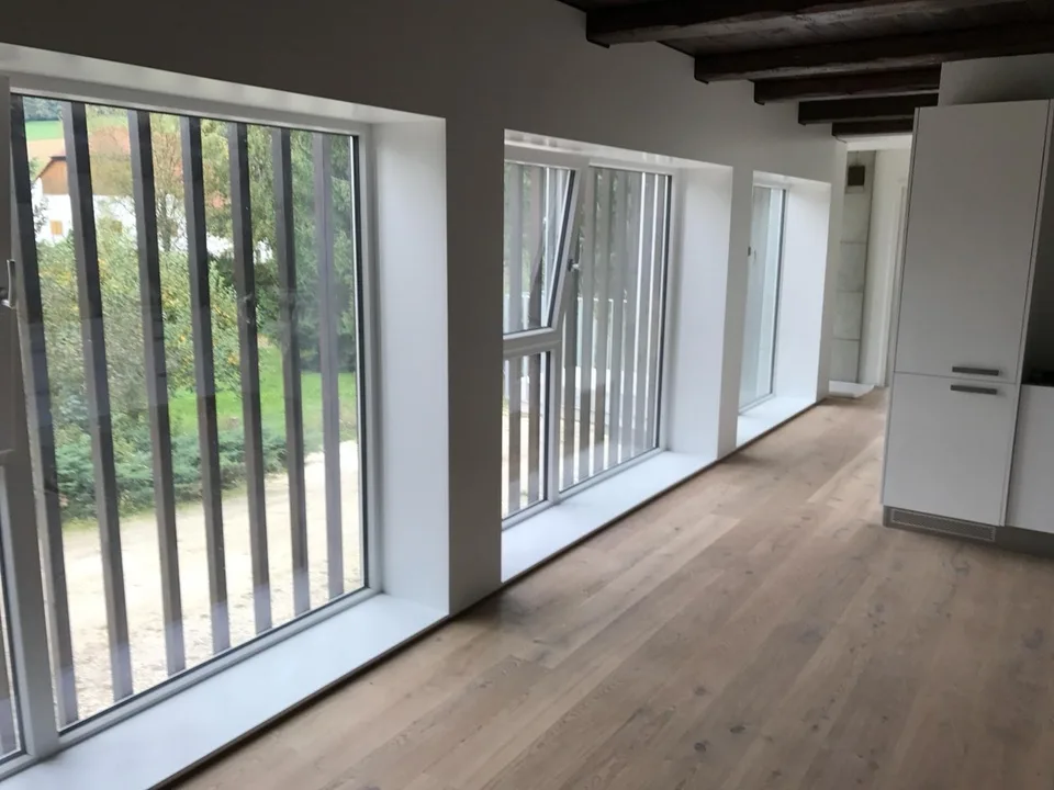 Superbe appartement de 4 pièces dans une ancienne ferme à Develier, disponible dès le 1er octobre.