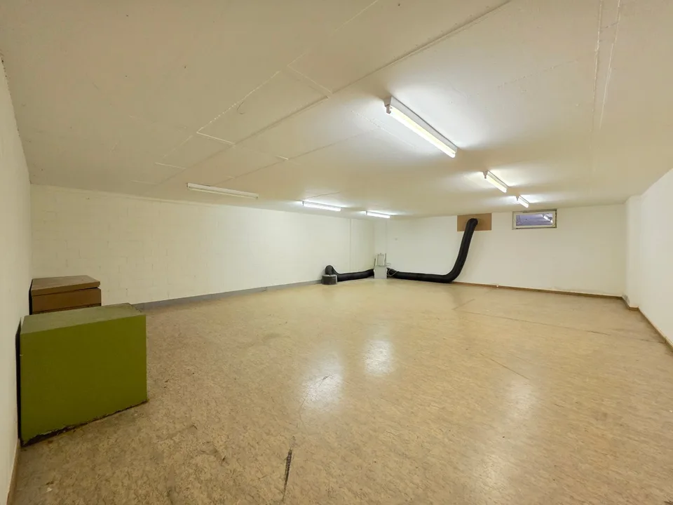 Salle de loisirs / Salle de bricolage à louer à Biel – 65 m² au sous-sol
