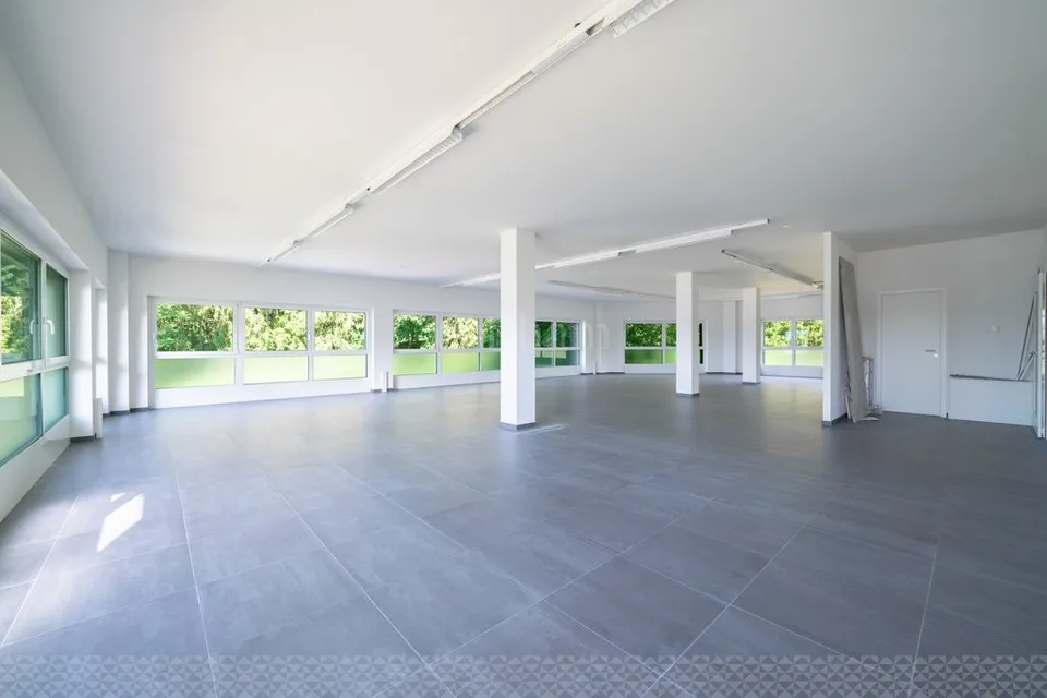 Bürofläche von 178m2 teilbar in Saint-Légier - 3 Mieten angeboten