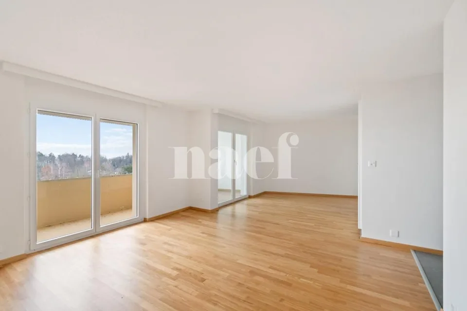 Sur les hauteurs de Neuchâtel, appartement de 4.5 pièces au 4ème étage