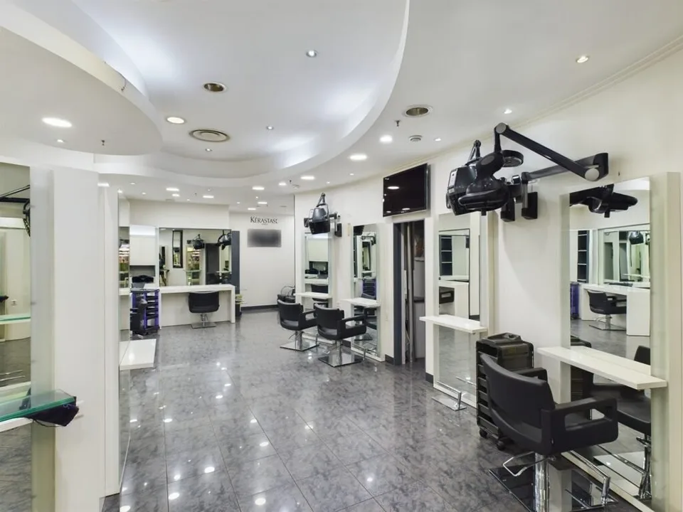 Arcade von 104 m2 (Friseursalon) im Einkaufszentrum Ecublens
