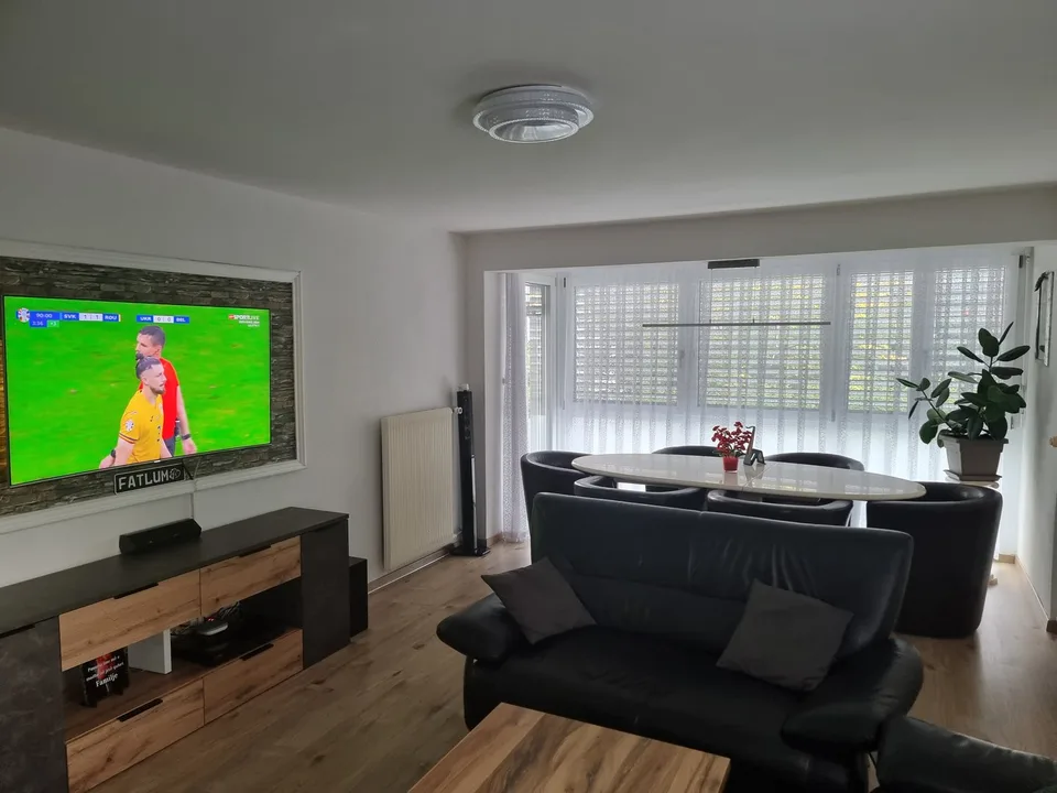 Helle 4.5-Zimmer-Wohnung mit zwei Balkonen an ruhiger Lage