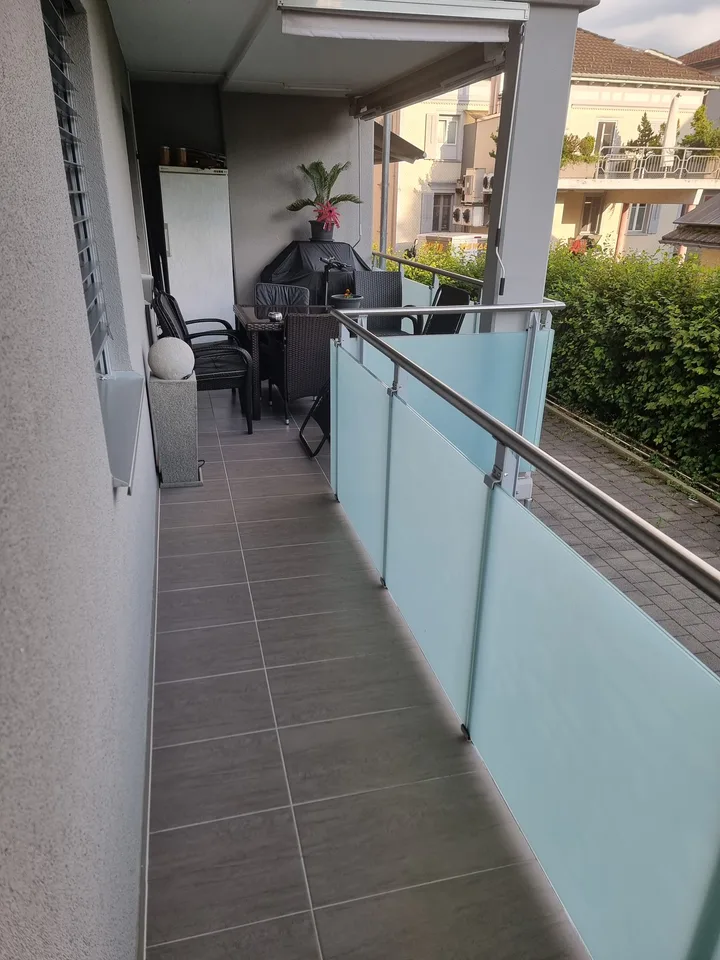 Helle 4.5-Zimmer-Wohnung mit zwei Balkonen an ruhiger Lage