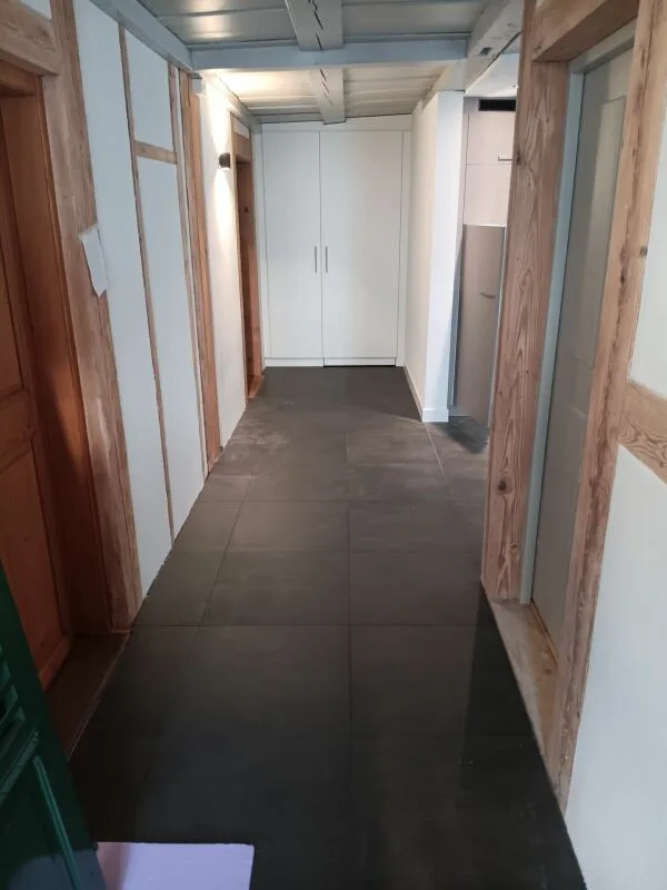 Neue, moderne Büros oder Praxisräume, in historischem GebäudeMitten im Zentrum von Schwarzenburg. Der Mietzins beinhaltet den gemeinsamen Aufenthaltsraum mit Küche, Garderobe, Waschen, Sanitäre A …