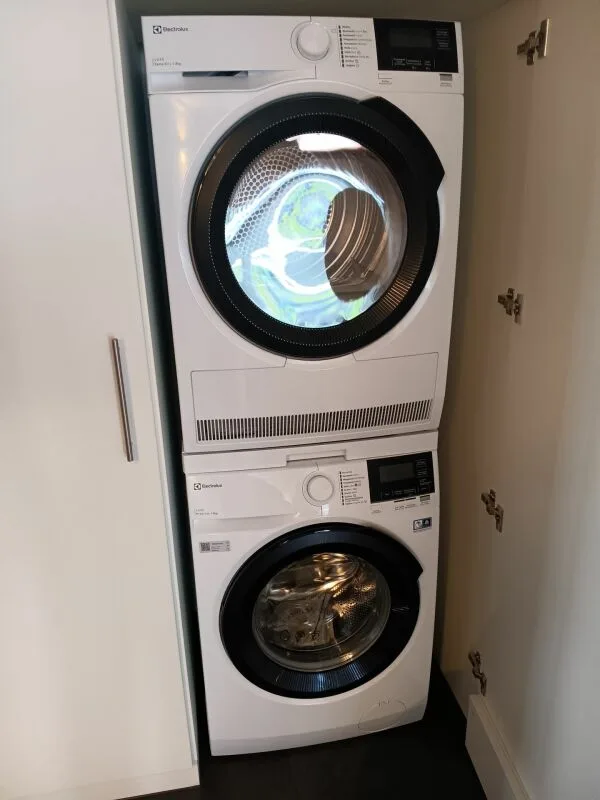 Neue, moderne Büros oder Praxisräume, in historischem GebäudeMitten im Zentrum von Schwarzenburg. Der Mietzins beinhaltet den gemeinsamen Aufenthaltsraum mit Küche, Garderobe, Waschen, Sanitäre A …