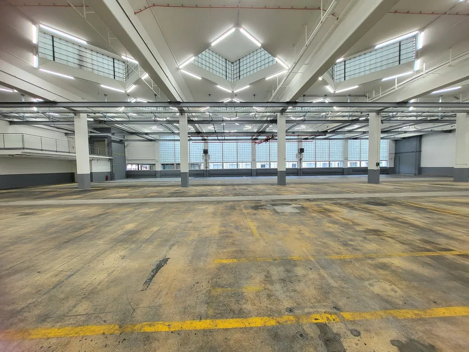 Spacious industrial areas in prime location with optimal connection – photo 12 of 17