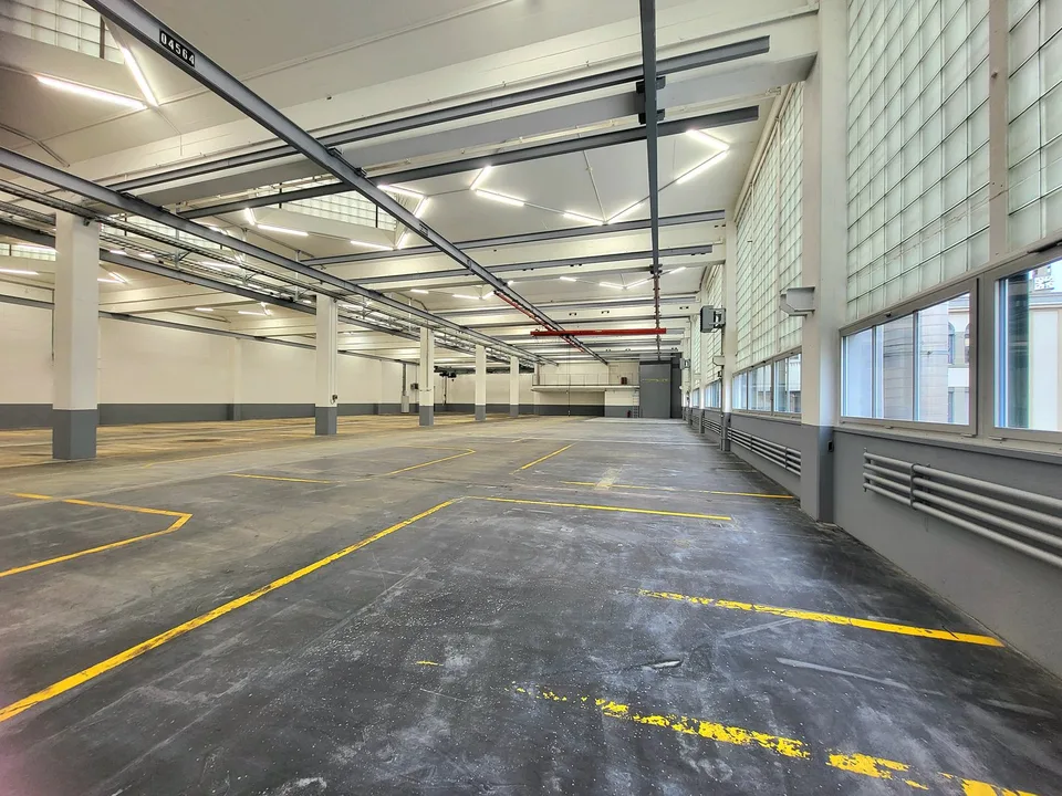 Spacious industrial areas in prime location with optimal connection – photo 8 of 17