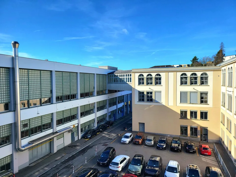 Espaces industriels spacieux dans un excellent emplacement avec connexion optimale