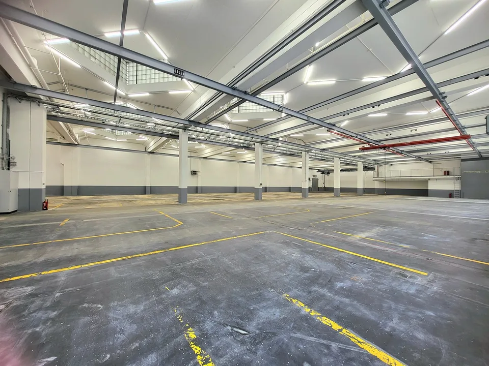 Spacious industrial areas in prime location with optimal connection – photo 7 of 17