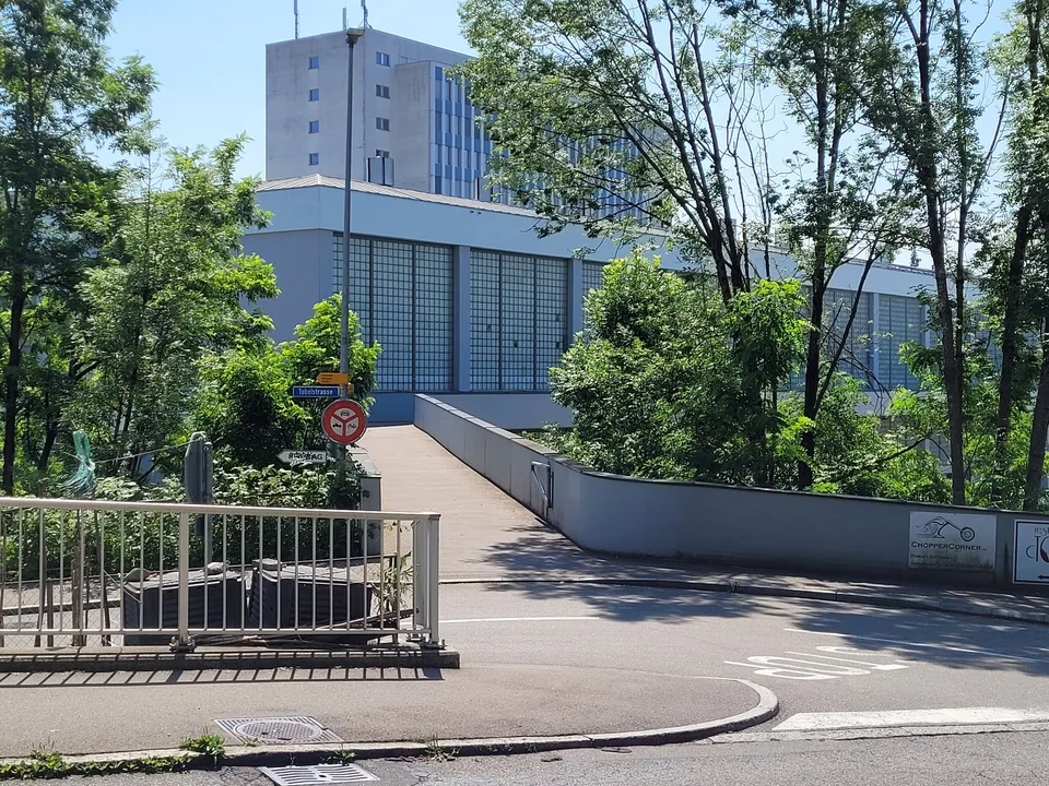 Spacious industrial areas in prime location with optimal connection – photo 6 of 17
