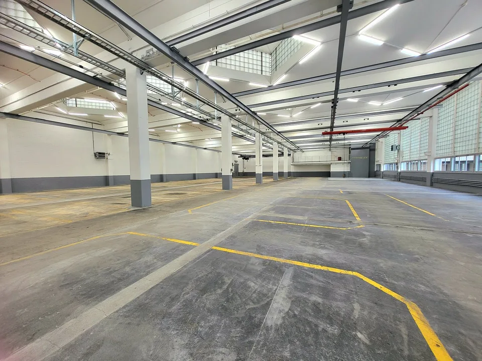 Spacious industrial areas in prime location with optimal connection – photo 9 of 17