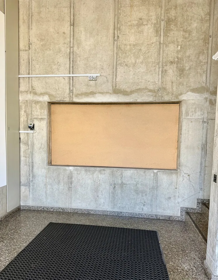 Moderne Bürofläche mit hohen, lichtdurchfluteten Räumen und Terrasse im Industriegebiet von Arbon – Foto 7 von 13