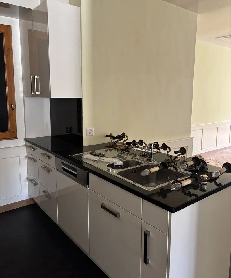 Vier-Zimmer-Wohnung renoviert in Couvet – Foto 8 von 9