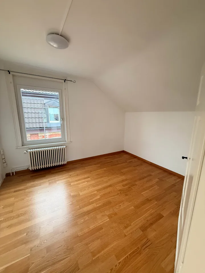 Charmante 4.5-Zimmer-Dachwohnung in Wittenbach