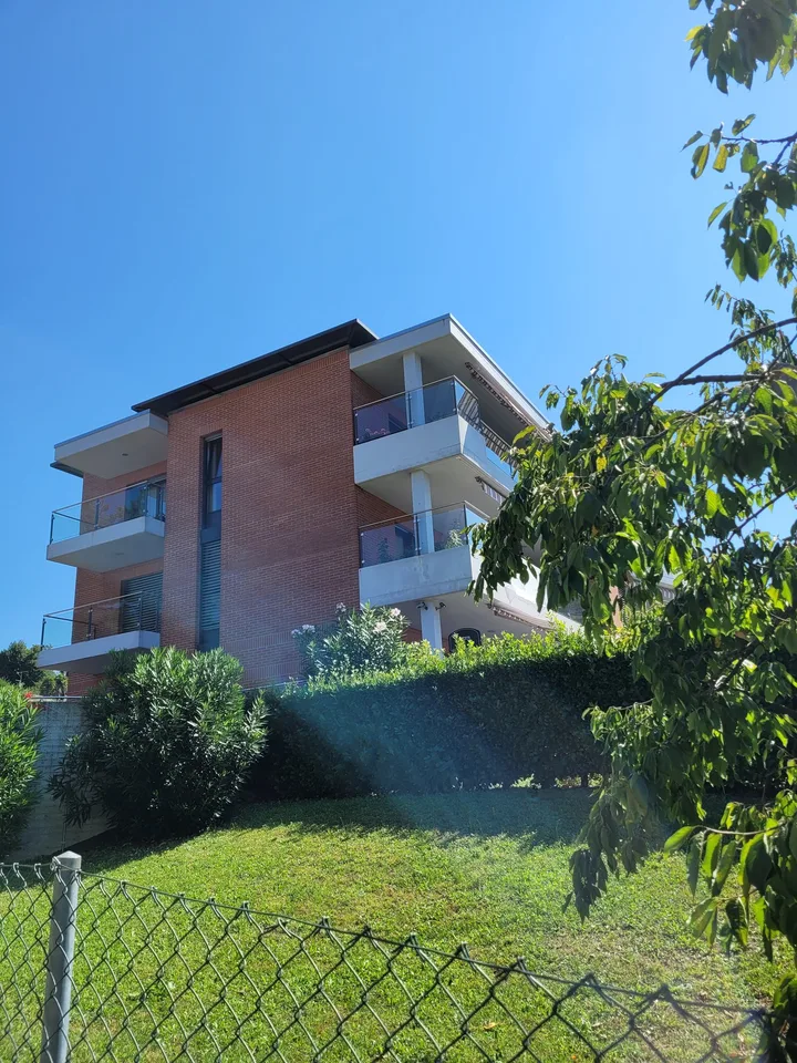 Luminoso appartamento di 4.5 locali con balcone a Mendrisio
