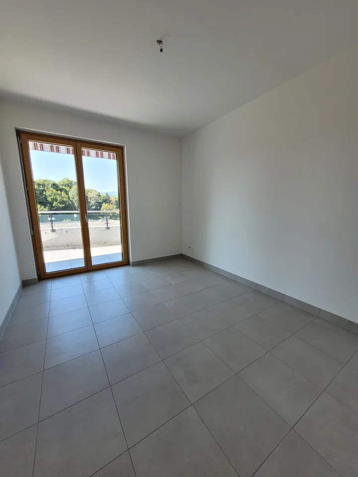 Helles 4.5-Zimmer-Apartment mit Balkon in Mendrisio – Foto 7 von 11