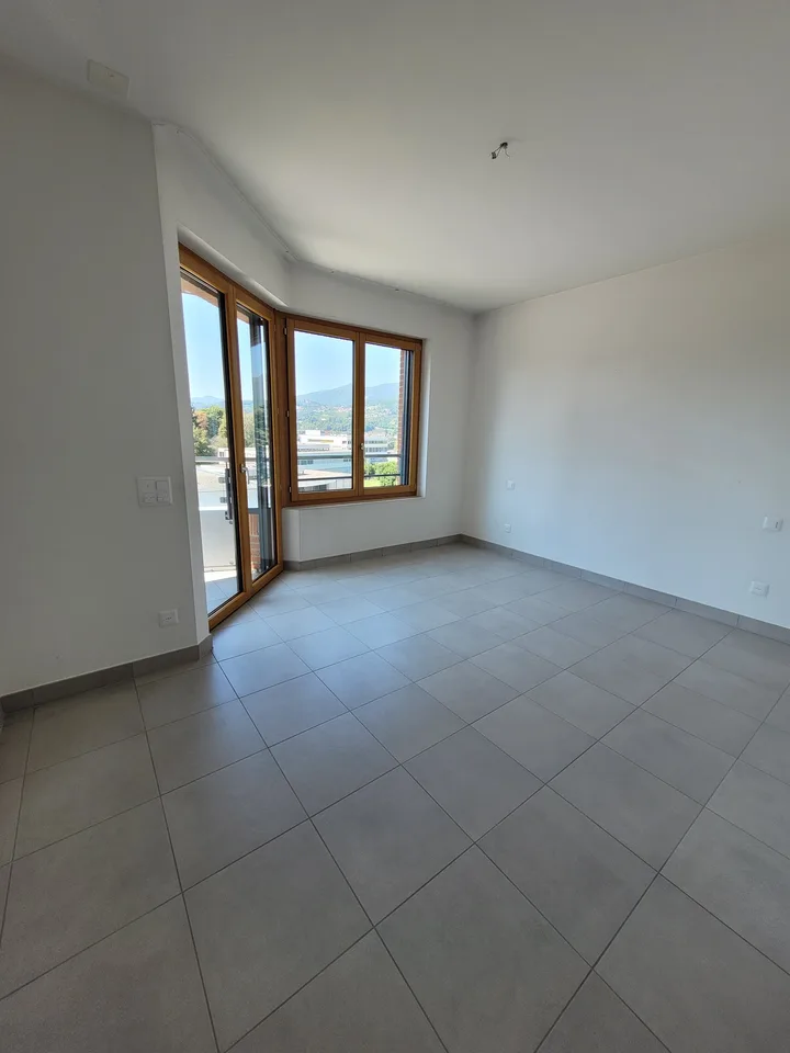 Helles 4.5-Zimmer-Apartment mit Balkon in Mendrisio – Foto 9 von 11