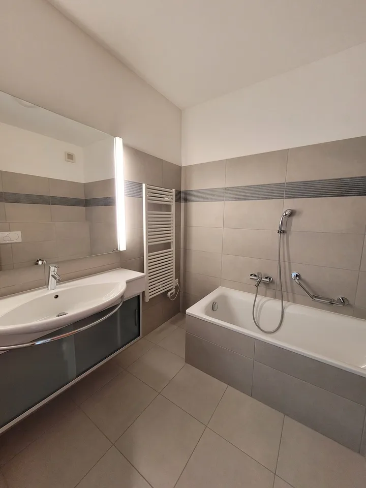 Helles 4.5-Zimmer-Apartment mit Balkon in Mendrisio – Foto 8 von 11