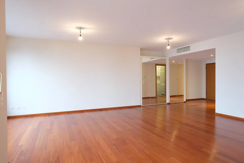 Location d'un appartement de haut standing, promenade du lac de Lugano au 3ème étage – photo 18 sur 24