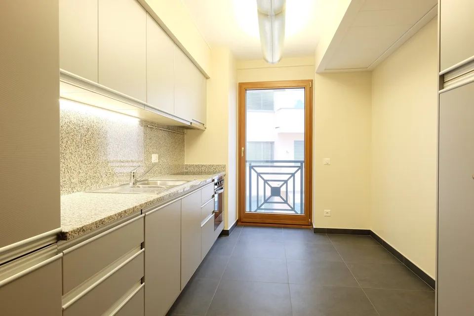 Location d'un appartement de haut standing, promenade du lac de Lugano au 3ème étage – photo 22 sur 24