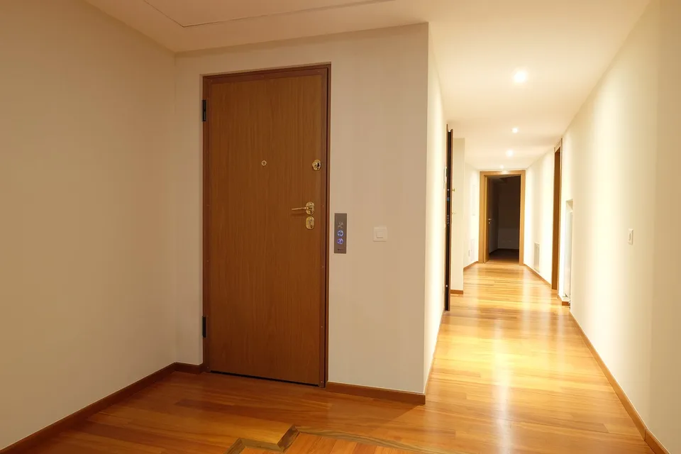 Location d'un appartement de haut standing, promenade du lac de Lugano au 3ème étage – photo 23 sur 24