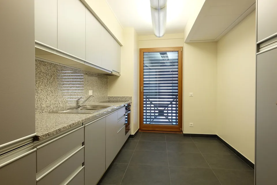Location d'un appartement de haut standing, promenade du lac de Lugano au 3ème étage – photo 21 sur 24