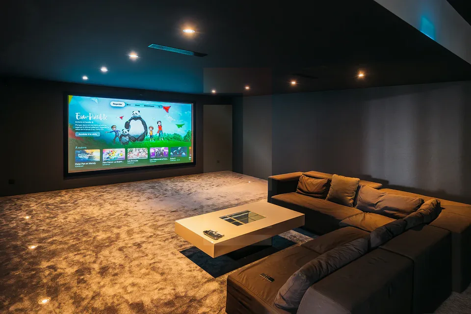 Magnifique villa contemporaine meublée pieds-dans-l'eau – photo 9 sur 13