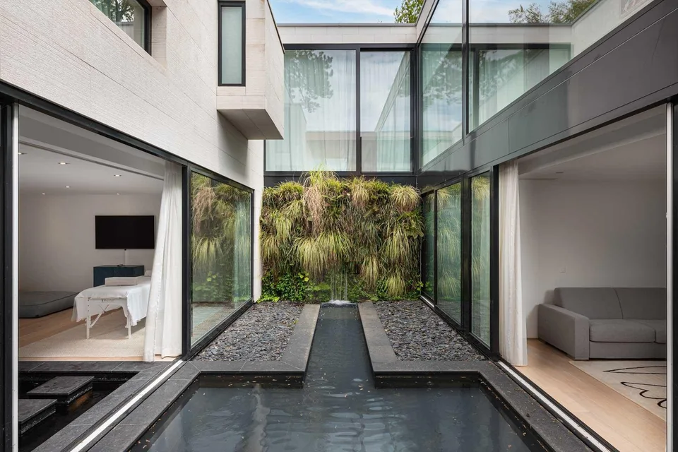 Magnifique villa contemporaine meublée pieds-dans-l'eau – photo 6 sur 13