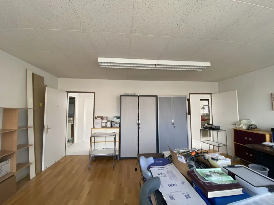 Großes Büro in Neuchâtel / Arztpraxis