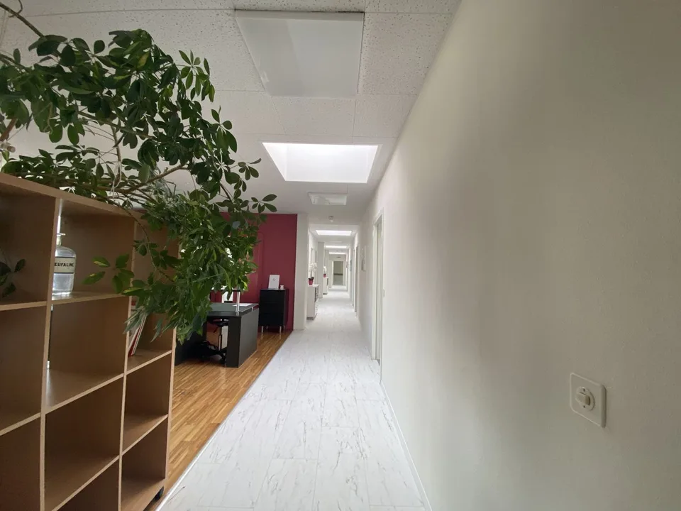 Großes Büro in Neuchâtel / Arztpraxis – Foto 7 von 13