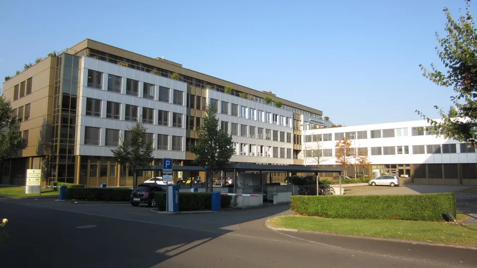 Arbeiten mit direkter Anbindung an den ÖV - Büroräume im Zentrum Lindenpark, Baar