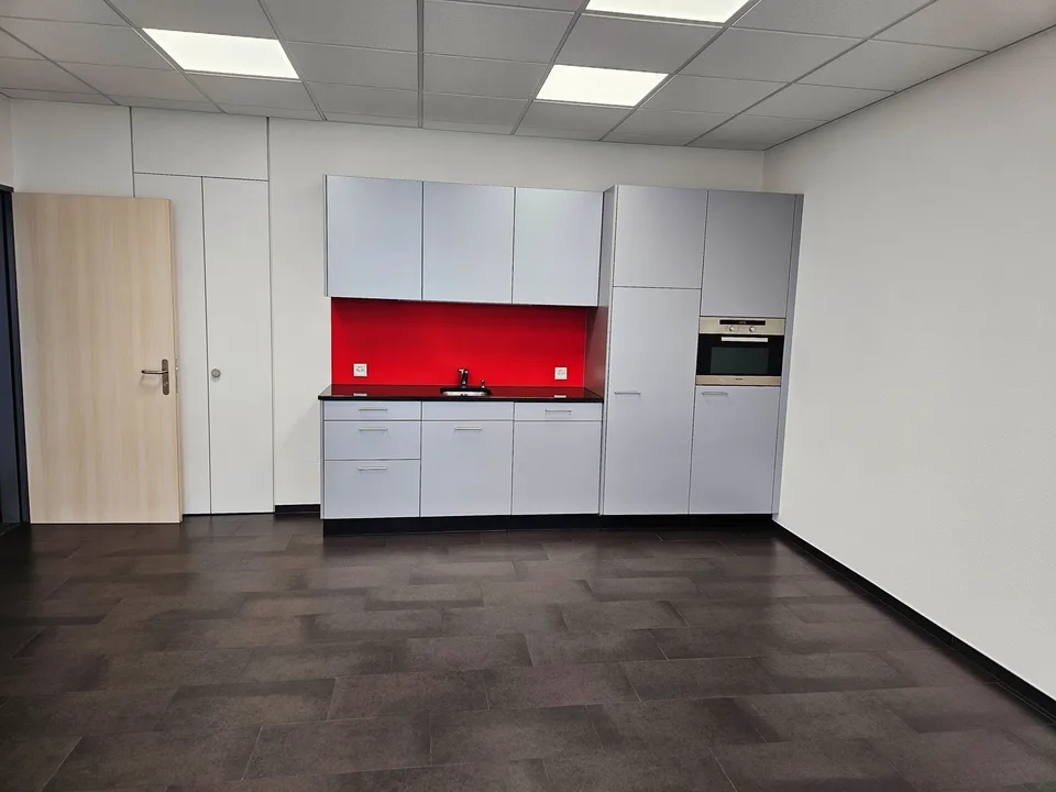 Lavorare con collegamento diretto ai trasporti pubblici - Spazi ufficiali nel centro di Lindenpark, Baar – foto 9 di 12