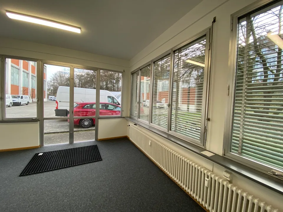 39m2 di spazio per uffici (2 uffici) al piano terra nell'edificio GlasKeller