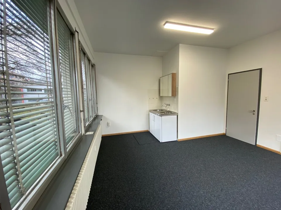 39m2 di spazio per uffici (2 uffici) al piano terra nell'edificio GlasKeller