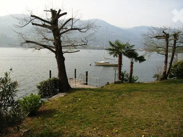 Esclusiva Villa Vista Lago con Dépendance e Spiaggia