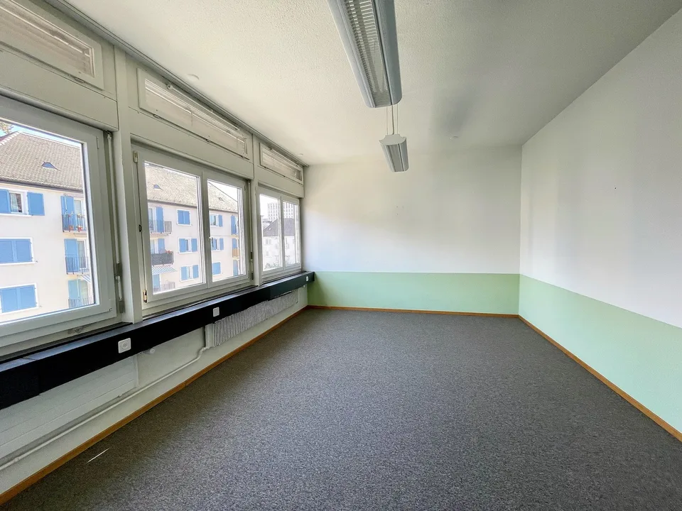 Solo 2 atelier luminosi, grandi e situati centralmente a ZH-Altstetten