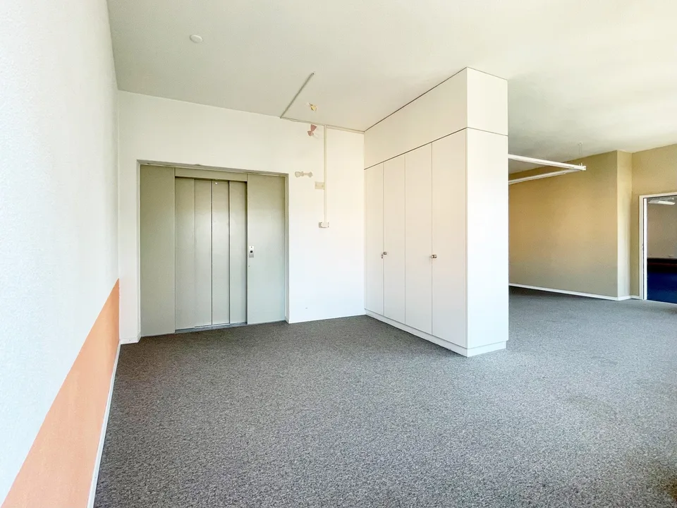 Solo 2 atelier luminosi, grandi e situati centralmente a ZH-Altstetten