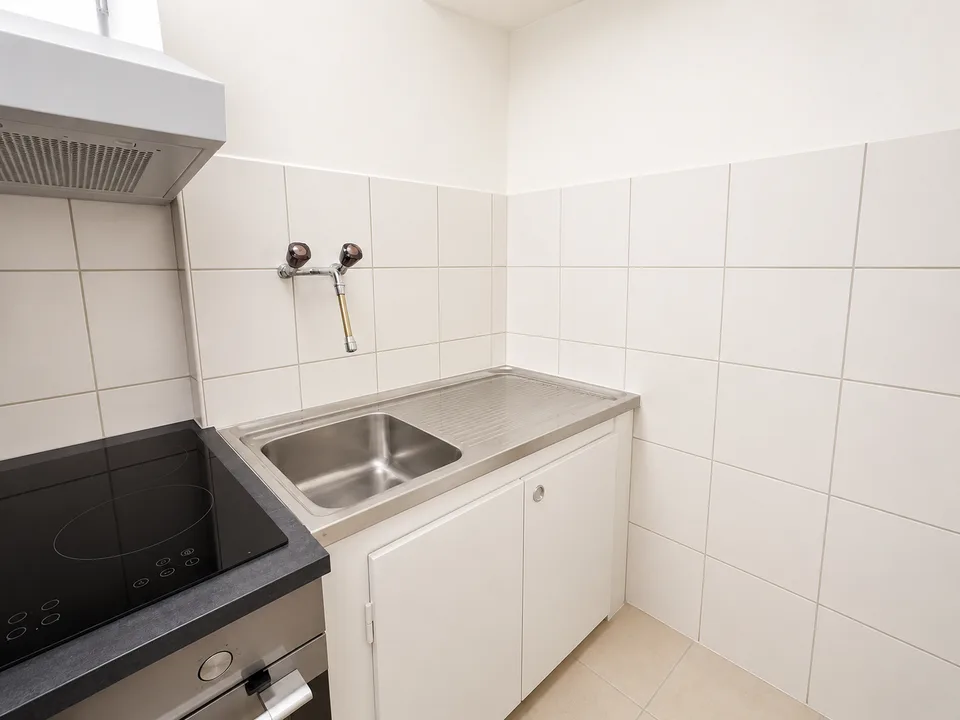 Schönes Apartment, direkt gegenüber der U-Bahn! Beeilen Sie sich, der erste Monat Miete ist gratis!