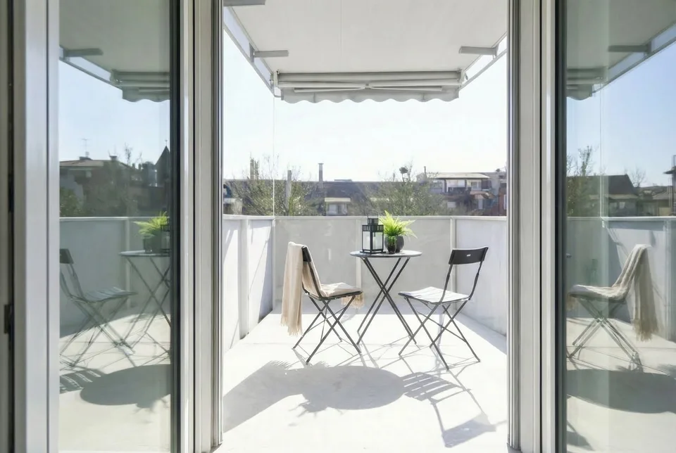 Grosszügige, möblierte 2.5-Zimmer-Wohnung mit Balkon in den Innenhof in Zürich Wiedikon – Foto 10 von 14