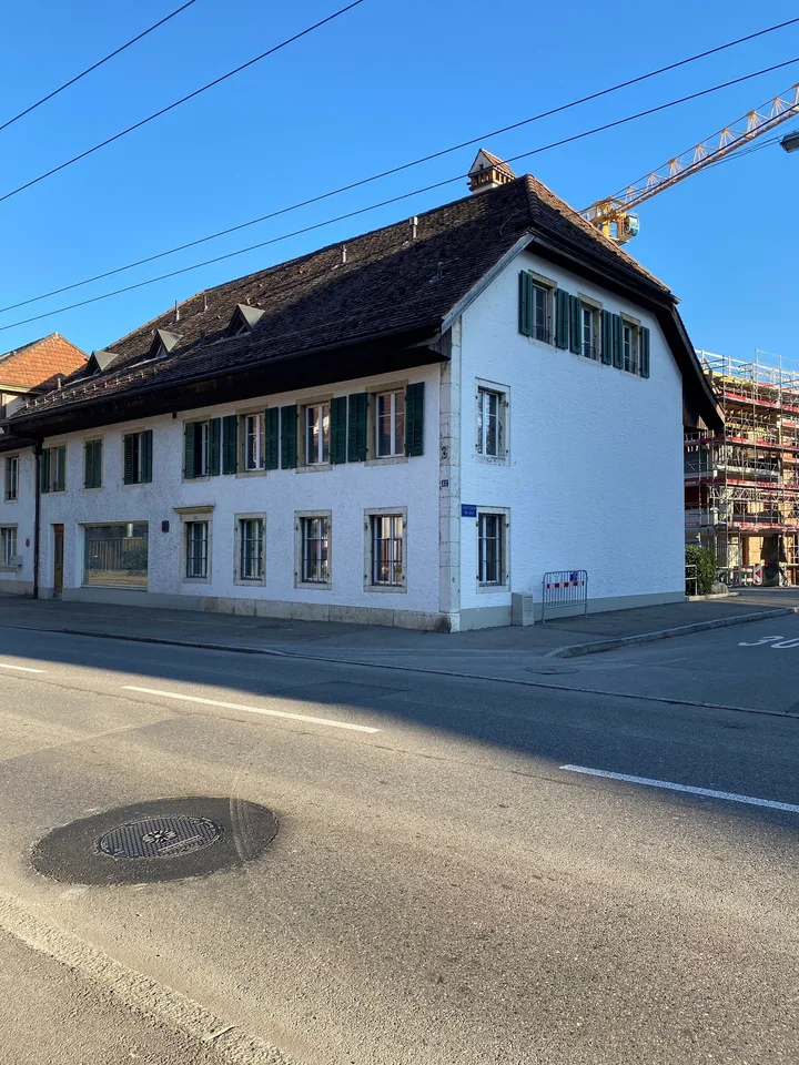 Ufficio con balcone in affitto