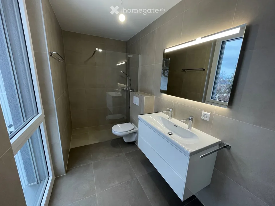 Neue Wohnung mit Terrasse und Aussicht