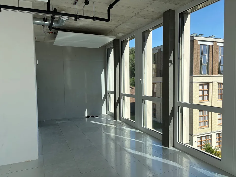Moderne Bürofläche mit Kühldeckensegeln im The Valley – Foto 6 von 8
