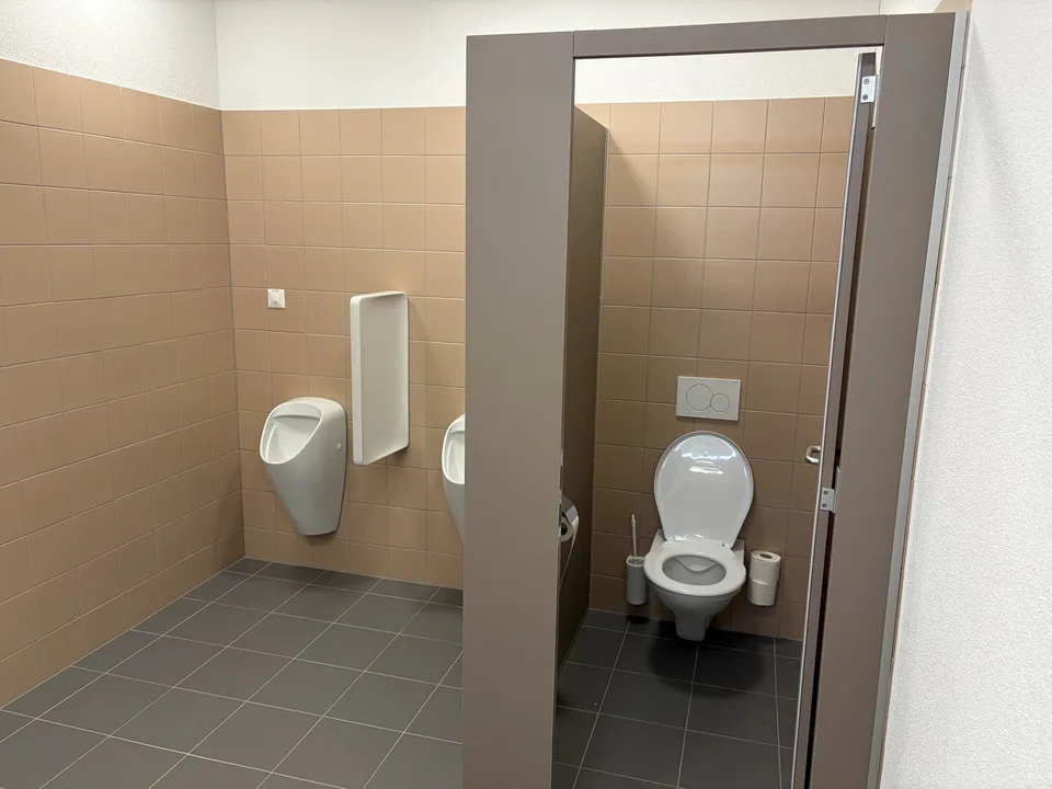 Moderne Bürofläche mit Kühldeckensegeln im The Valley – Foto 8 von 8