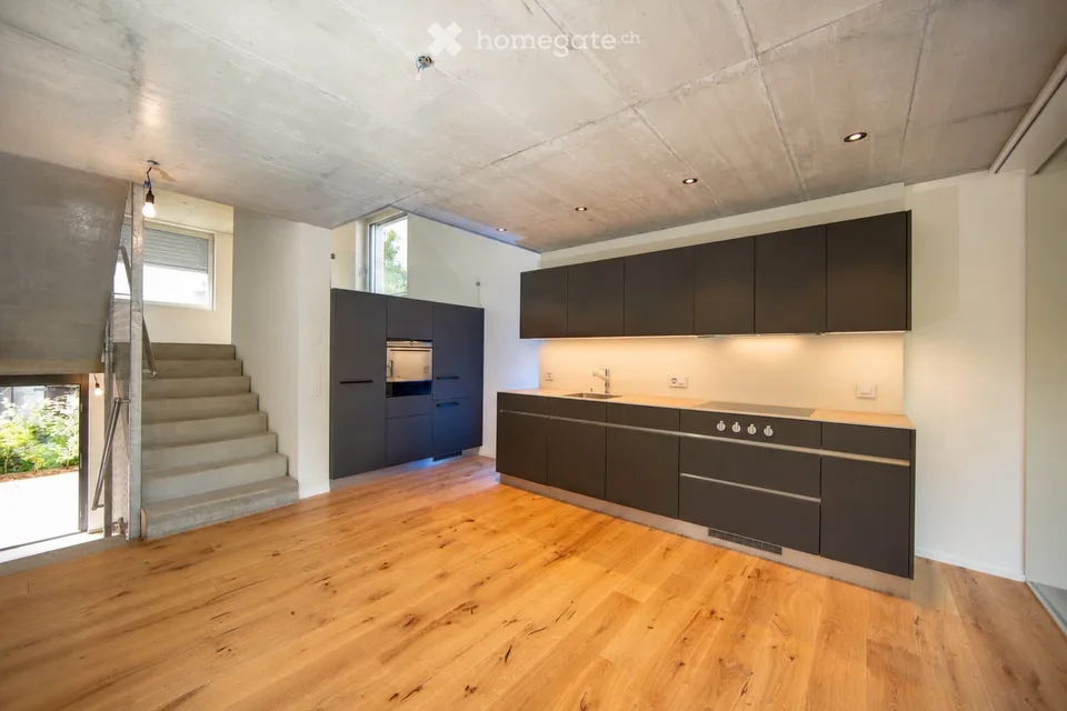 Casa a schiera moderna di 4,5 locali (casa d'angolo) con stile, comfort e grande giardino in affitto