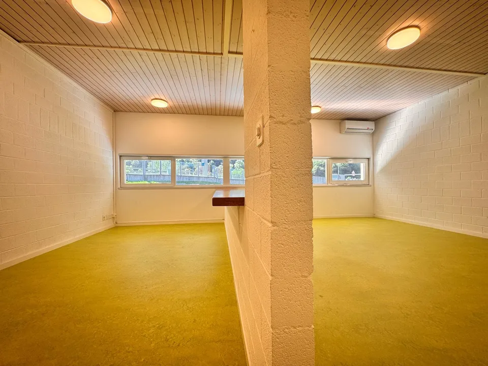 Büro mit 5 Räumen zur Miete in Roveredo (GR) – Foto 6 von 7
