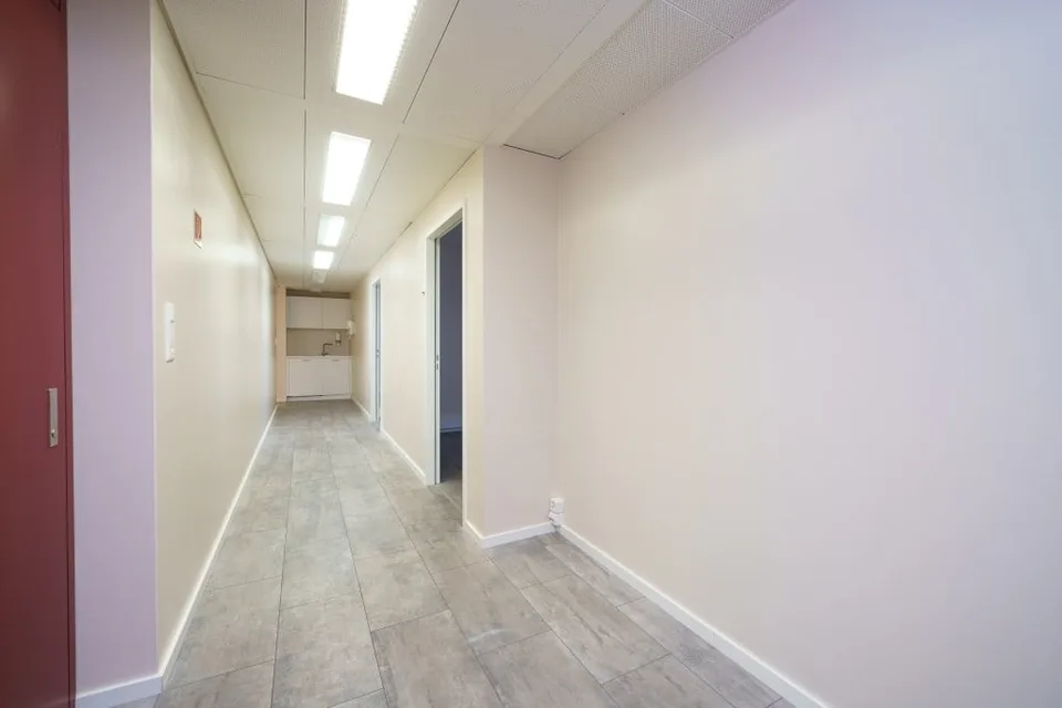 Raum für Erfolg – Moderne Büroflächen am Aeschenplatz – Foto 7 von 14