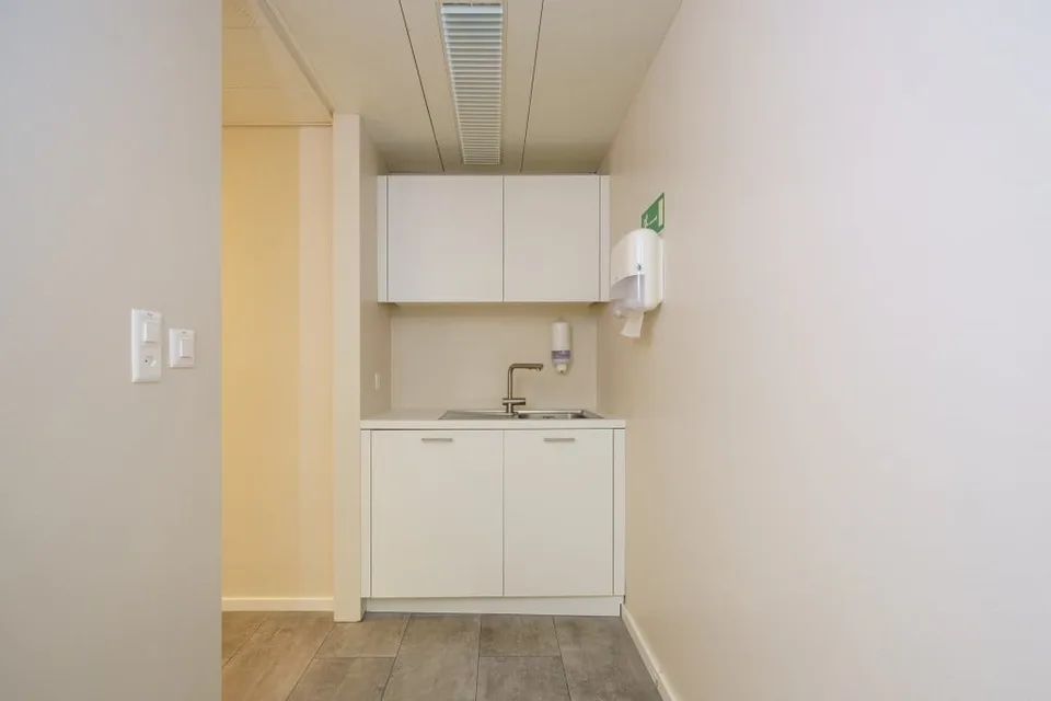 Raum für Erfolg – Moderne Büroflächen am Aeschenplatz – Foto 9 von 14